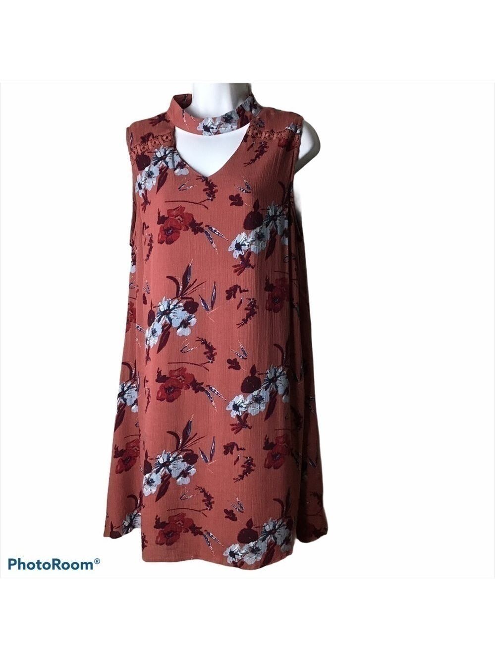 BLU Pepper Sleeveless Keyhole Floral Print Dress
